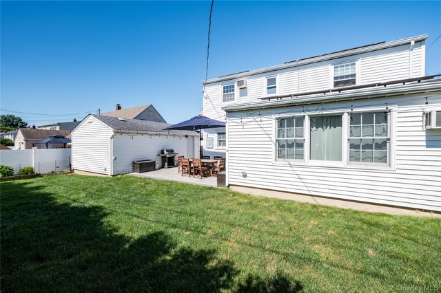 41 Andrew Lane, Levittown, NY 11756