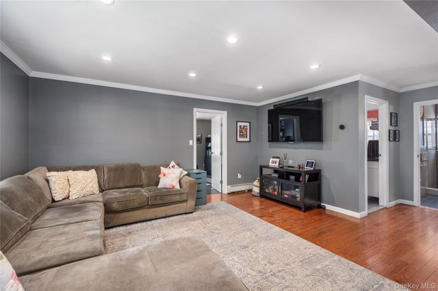 41 Andrew Lane, Levittown, NY 11756