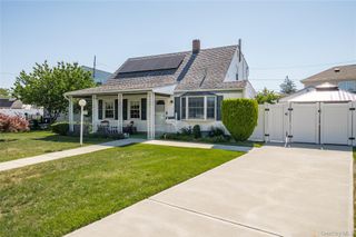 41 Andrew Lane, Levittown, NY 11756