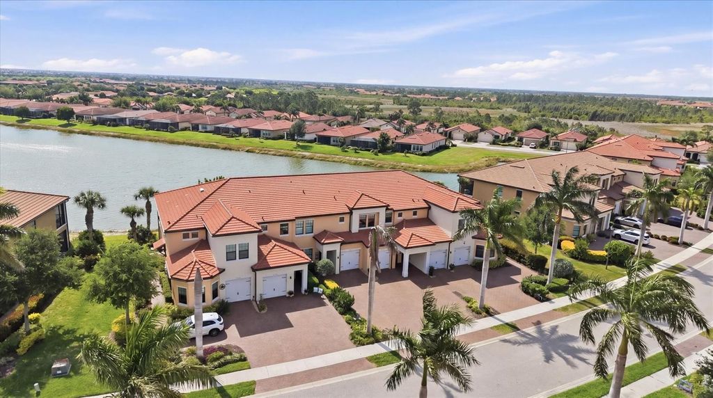 Image 1 of property listing at 23160 BANBURY WAY 102, Venice, FL 34293