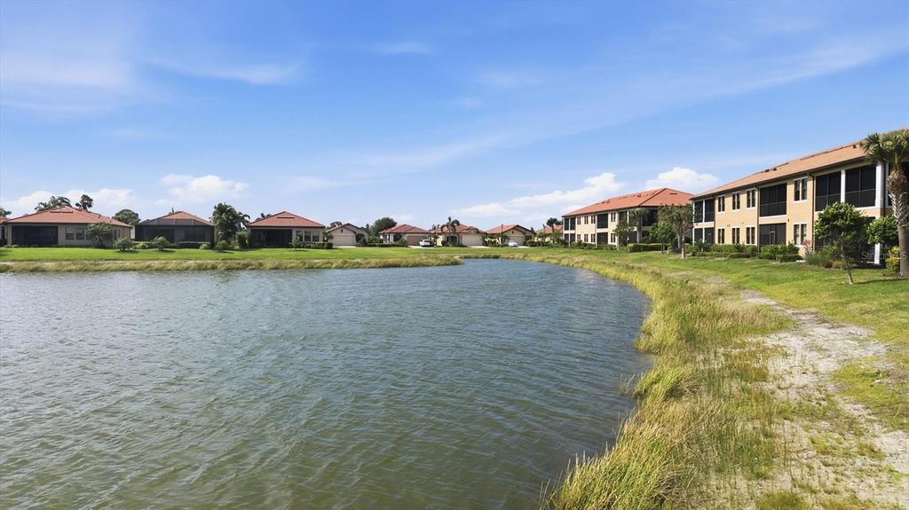 Image 12 of property listing at 23160 BANBURY WAY 102, Venice, FL 34293