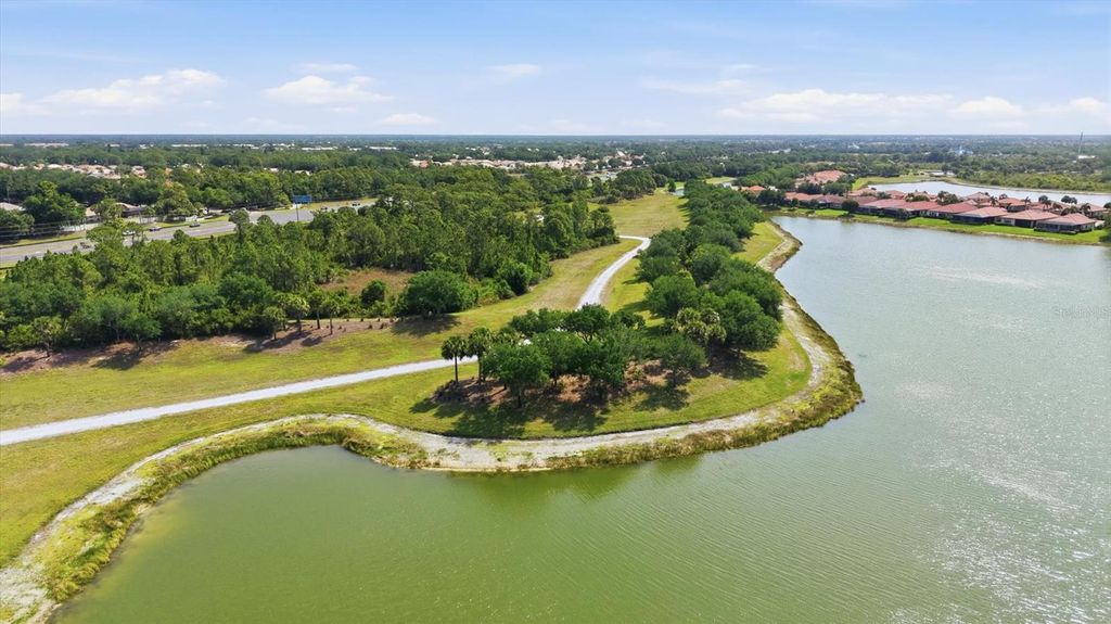 Image 13 of property listing at 23160 BANBURY WAY 102, Venice, FL 34293