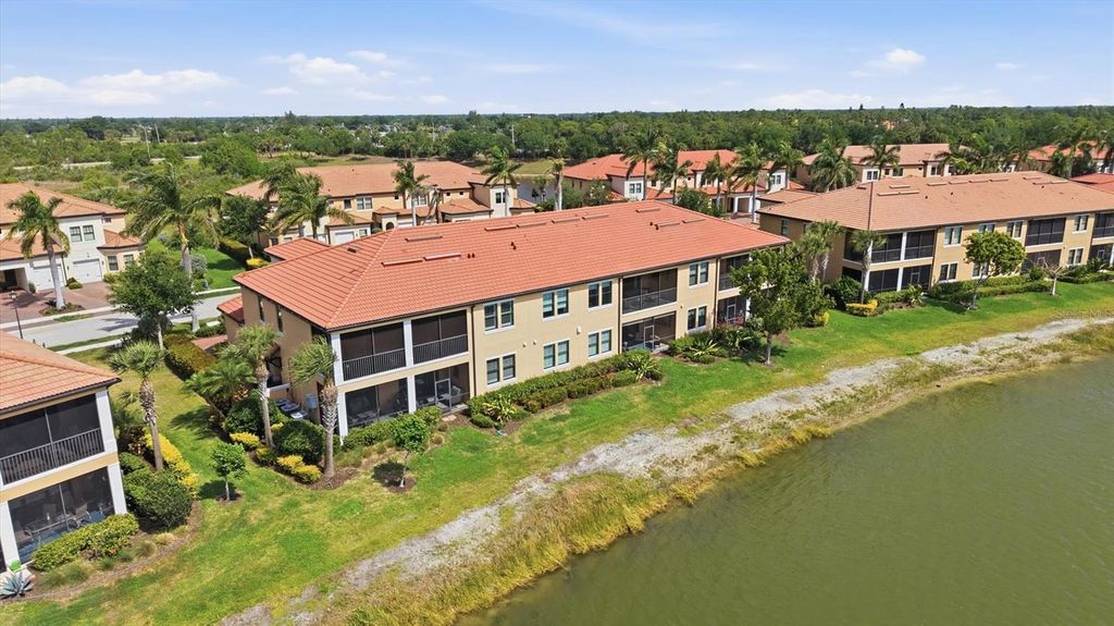 Image 14 of property listing at 23160 BANBURY WAY 102, Venice, FL 34293