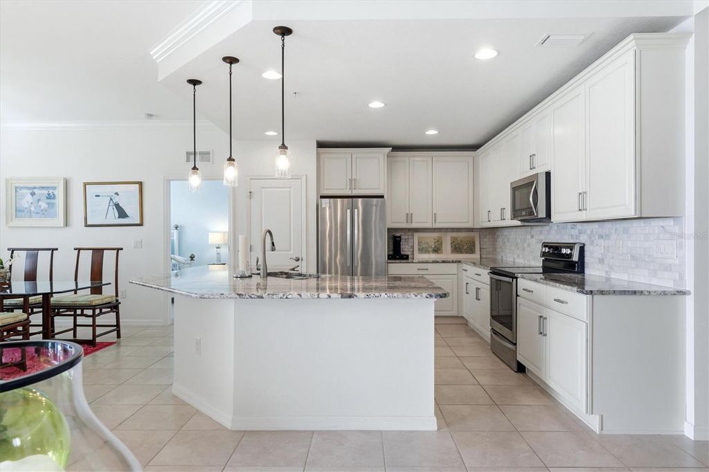 Image 17 of property listing at 23160 BANBURY WAY 102, Venice, FL 34293