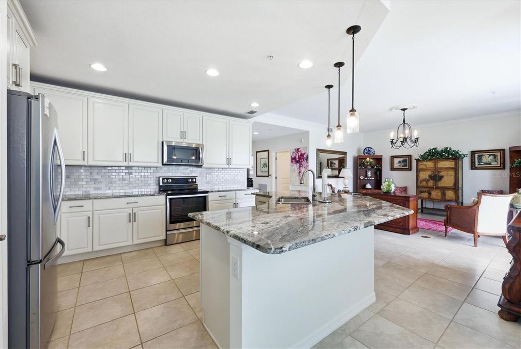 Image 18 of property listing at 23160 BANBURY WAY 102, Venice, FL 34293