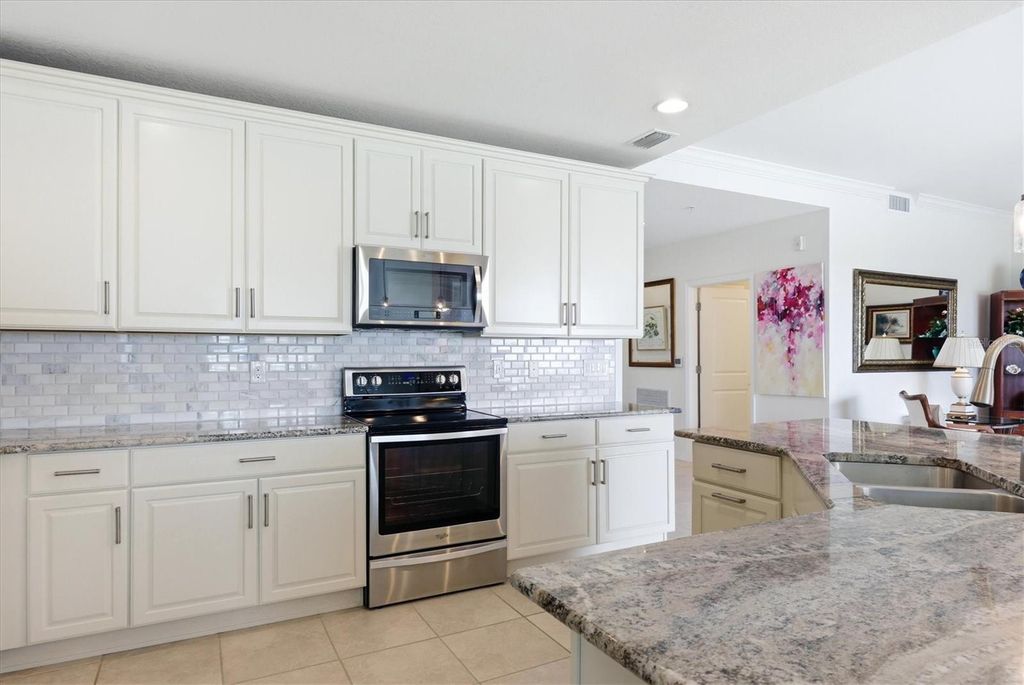 Image 19 of property listing at 23160 BANBURY WAY 102, Venice, FL 34293