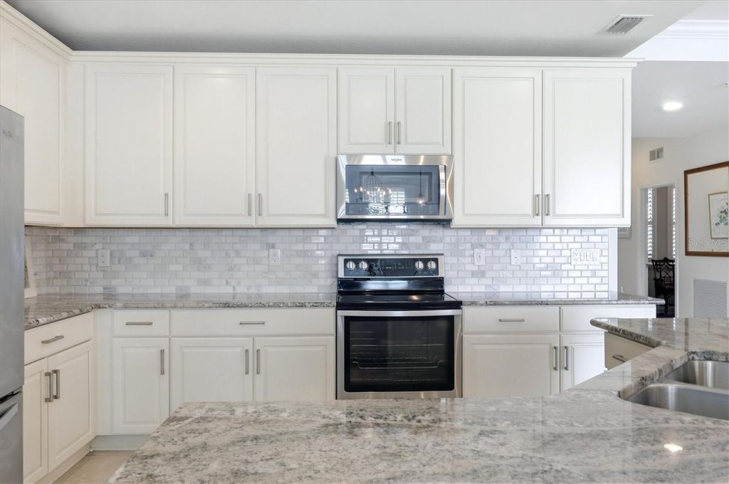 Image 20 of property listing at 23160 BANBURY WAY 102, Venice, FL 34293