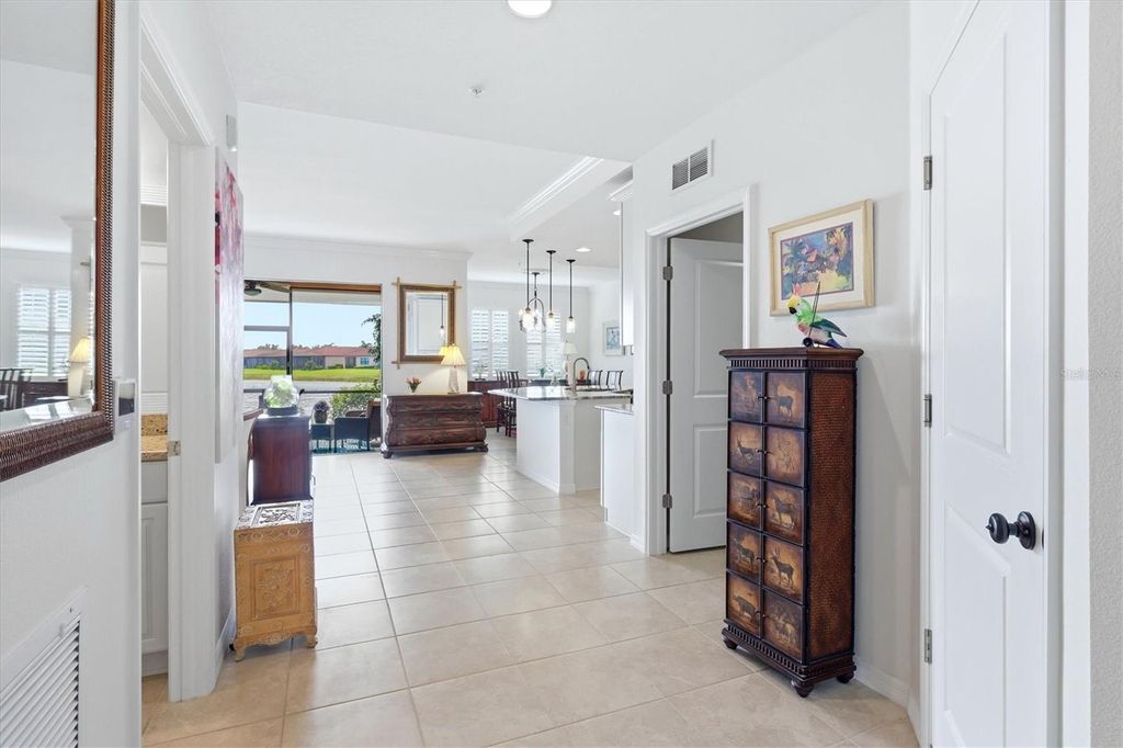 Image 3 of property listing at 23160 BANBURY WAY 102, Venice, FL 34293