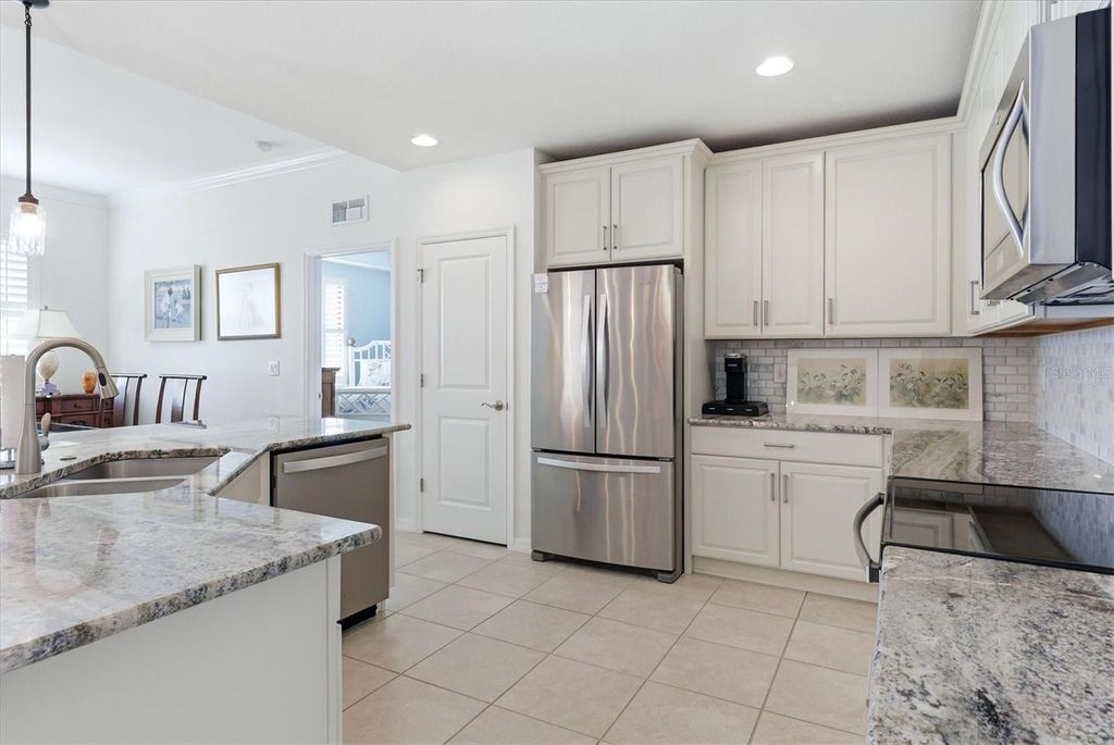 Image 21 of property listing at 23160 BANBURY WAY 102, Venice, FL 34293