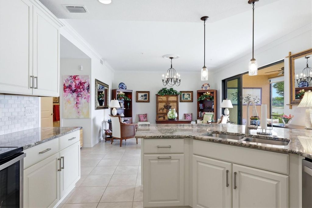 Image 23 of property listing at 23160 BANBURY WAY 102, Venice, FL 34293