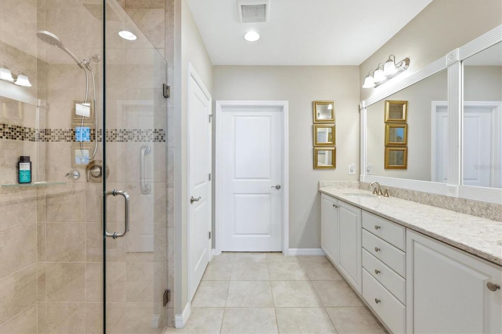 Image 31 of property listing at 23160 BANBURY WAY 102, Venice, FL 34293