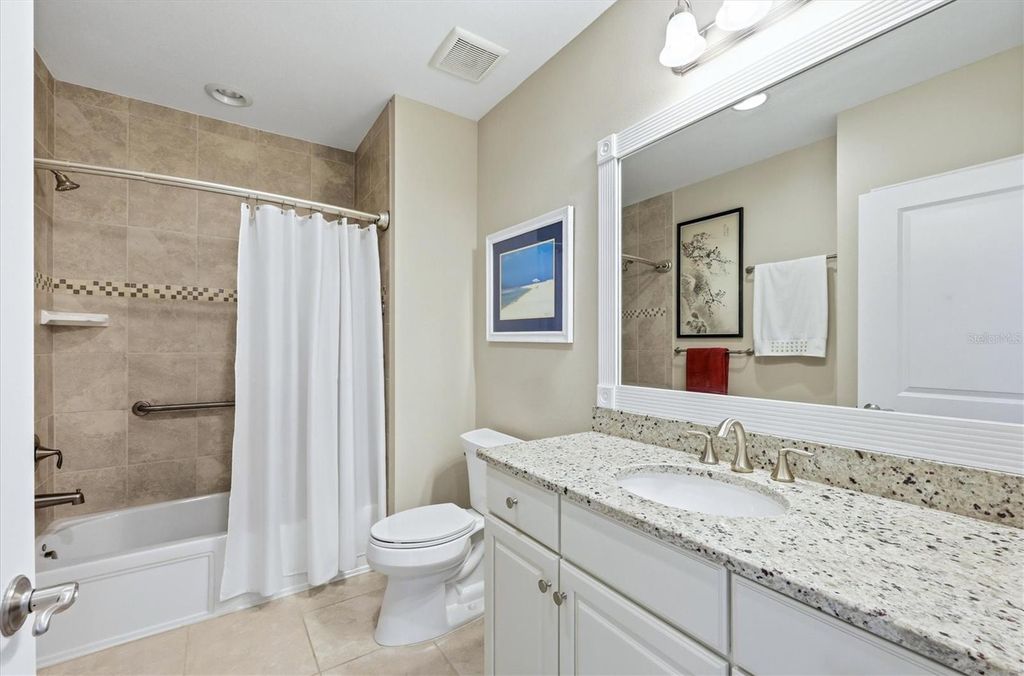 Image 36 of property listing at 23160 BANBURY WAY 102, Venice, FL 34293