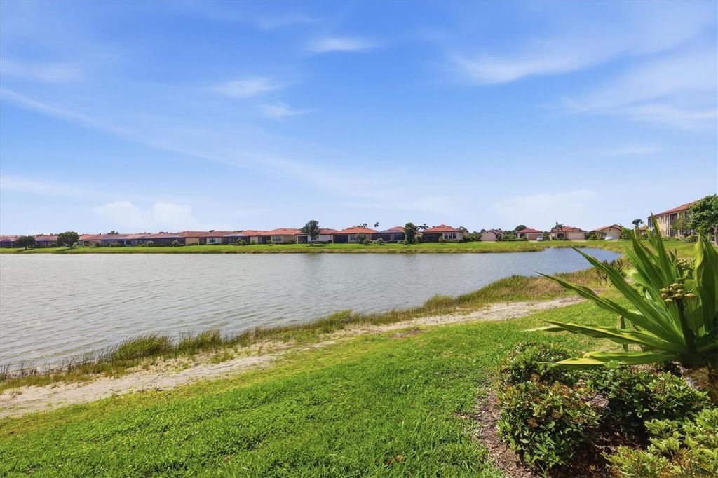 Image 10 of property listing at 23160 BANBURY WAY 102, Venice, FL 34293