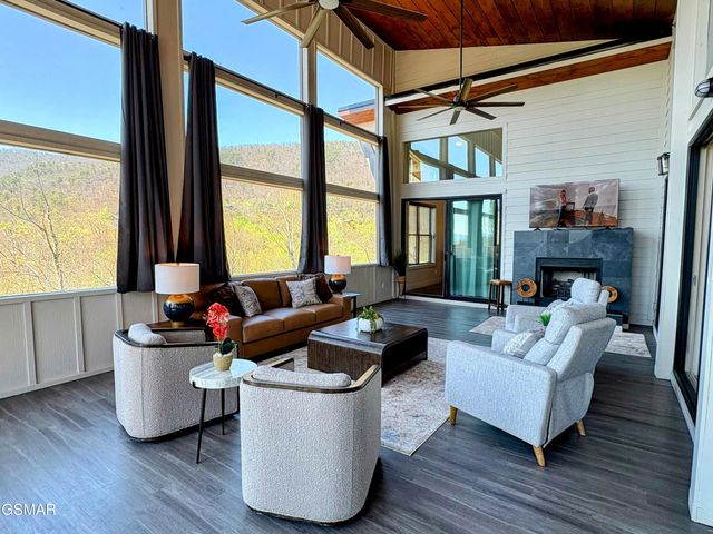 3343 Summit Trails Drive, Sevierville, TN 37862