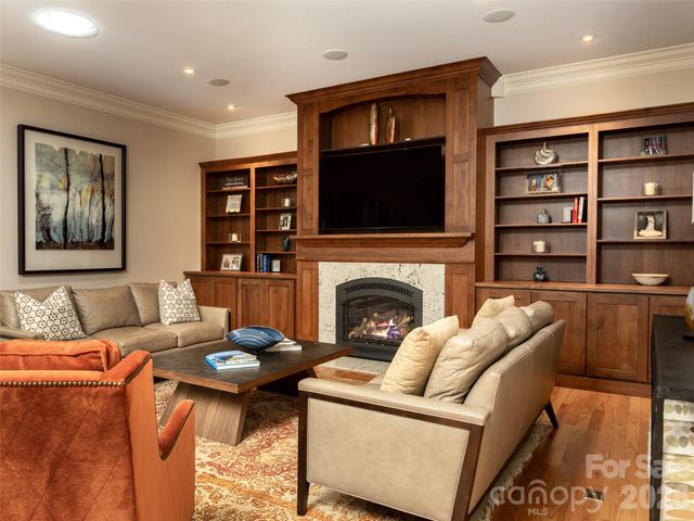 75 Chauncey Circle, Asheville, NC 28803