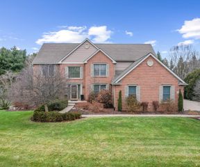 350 Huntington Drive, Saline, MI 48176