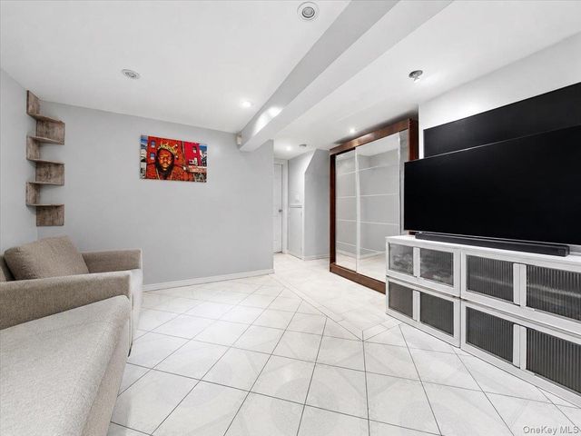 320 E 59th Street, Brooklyn, NY 11203