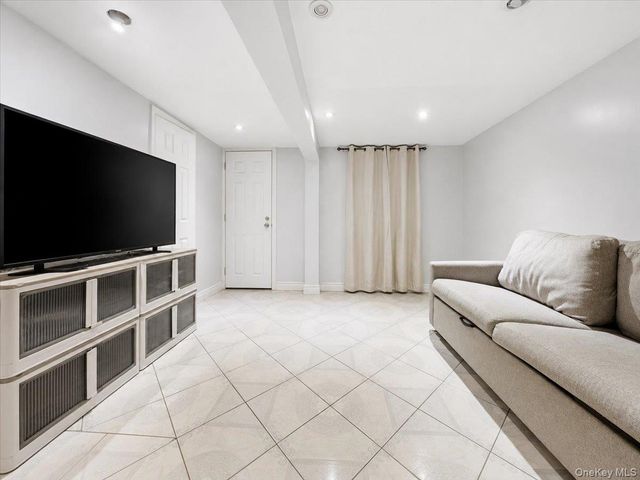320 E 59th Street, Brooklyn, NY 11203