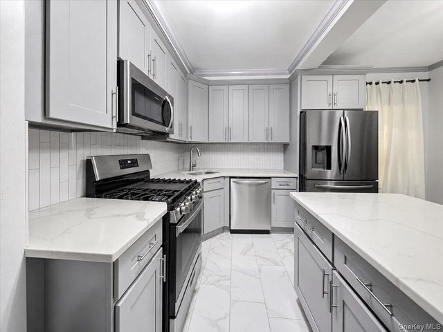 320 E 59th Street, Brooklyn, NY 11203