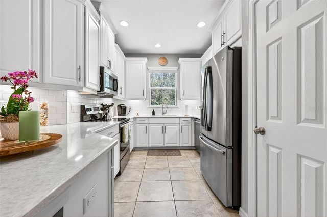 904 VINEYARD LANE, Oldsmar, FL 34677