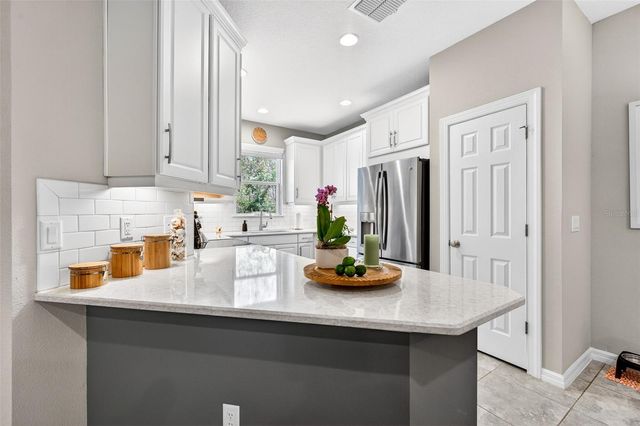 904 VINEYARD LANE, Oldsmar, FL 34677