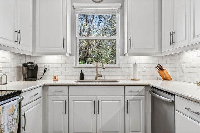 904 VINEYARD LANE, Oldsmar, FL 34677