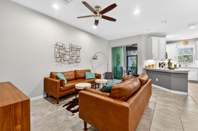 904 VINEYARD LANE, Oldsmar, FL 34677