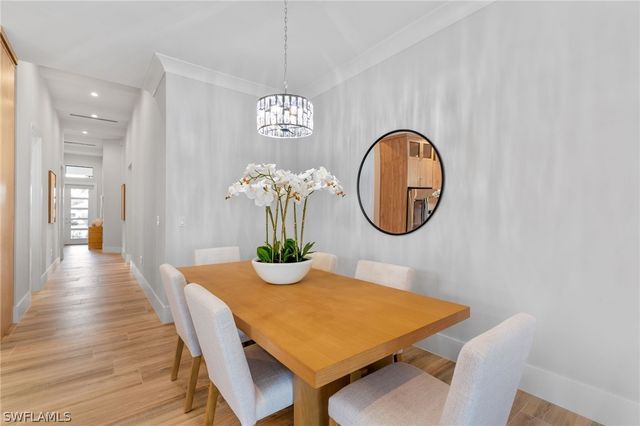 653 107th AVE N, Naples, FL 34108