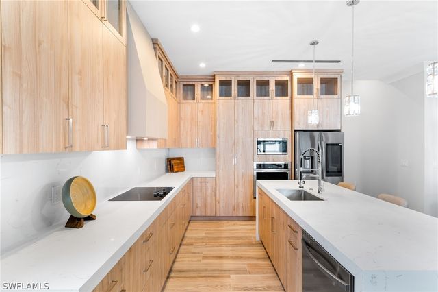 653 107th AVE N, Naples, FL 34108