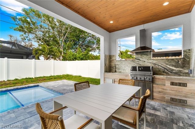 653 107th AVE N, Naples, FL 34108