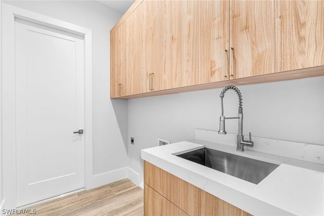 653 107th AVE N, Naples, FL 34108