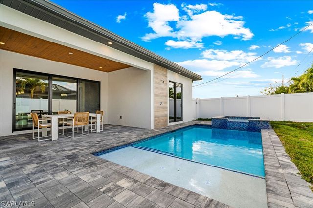 653 107th AVE N, Naples, FL 34108