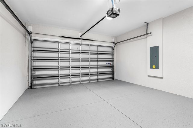 653 107th AVE N, Naples, FL 34108