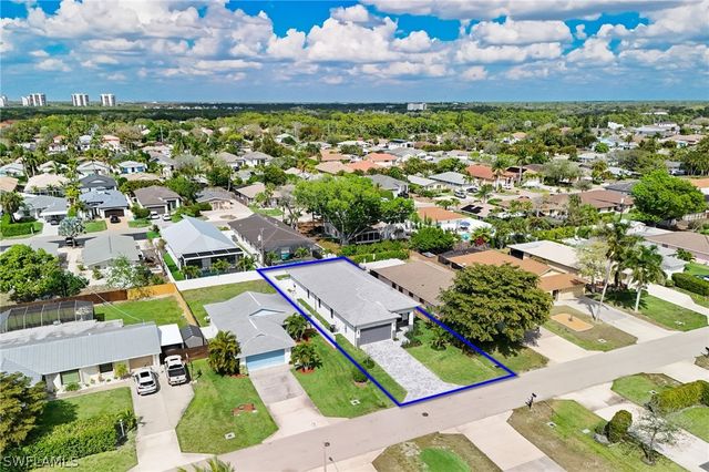 653 107th AVE N, Naples, FL 34108