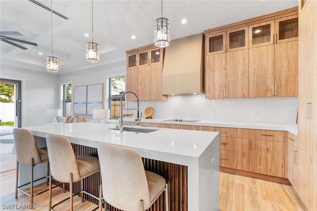 653 107th AVE N, Naples, FL 34108