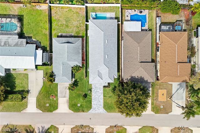 653 107th AVE N, Naples, FL 34108