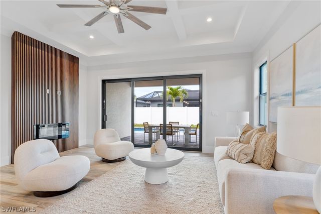 653 107th AVE N, Naples, FL 34108