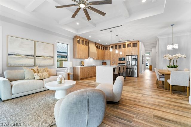 653 107th AVE N, Naples, FL 34108