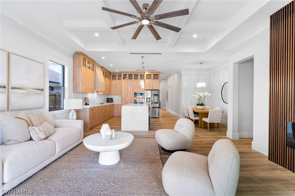 653 107th AVE N, Naples, FL 34108