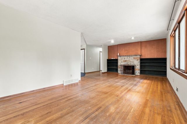 4206 43rd Street, Des Moines, IA 50310