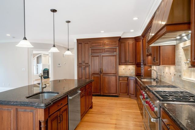 52 North Border Rd., Winchester, MA 01890
