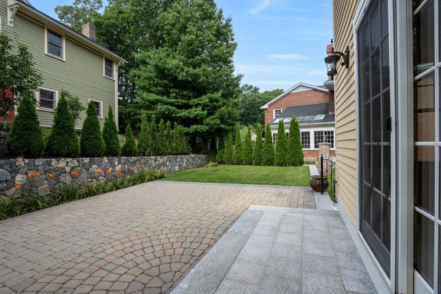 52 North Border Rd., Winchester, MA 01890