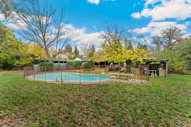 1831 Maple Glen Rd, Sacramento, CA 95864