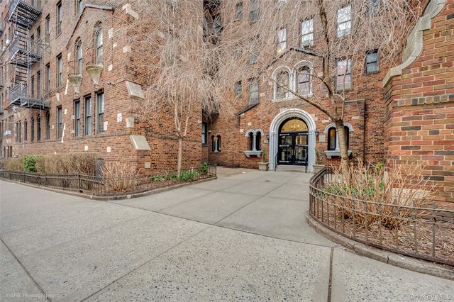 43-33 46th Street A6, Sunnyside, NY 11104