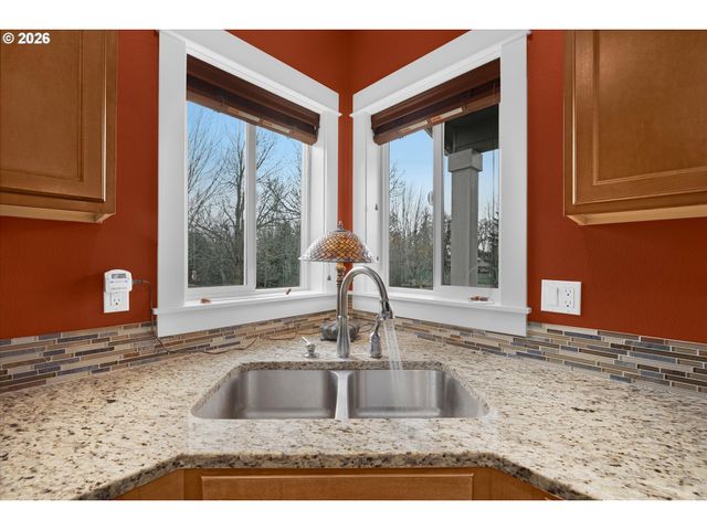 18775 SUNBLAZE Dr, Oregon City, OR 97045