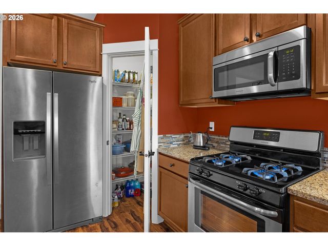 18775 SUNBLAZE Dr, Oregon City, OR 97045