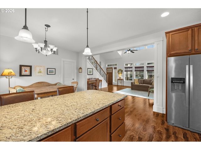 18775 SUNBLAZE Dr, Oregon City, OR 97045