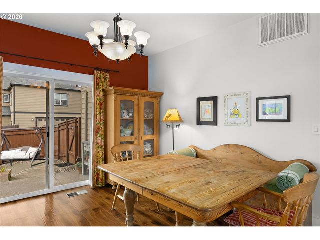 18775 SUNBLAZE Dr, Oregon City, OR 97045