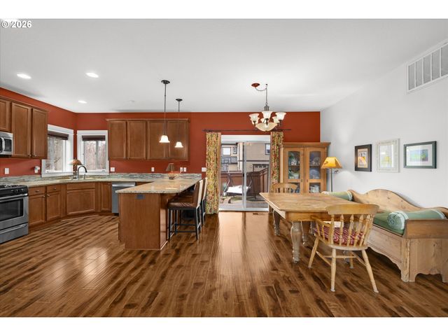 18775 SUNBLAZE Dr, Oregon City, OR 97045