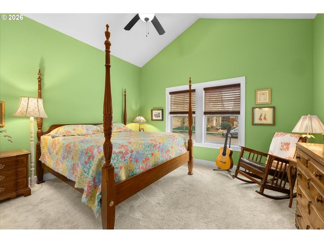 18775 SUNBLAZE Dr, Oregon City, OR 97045